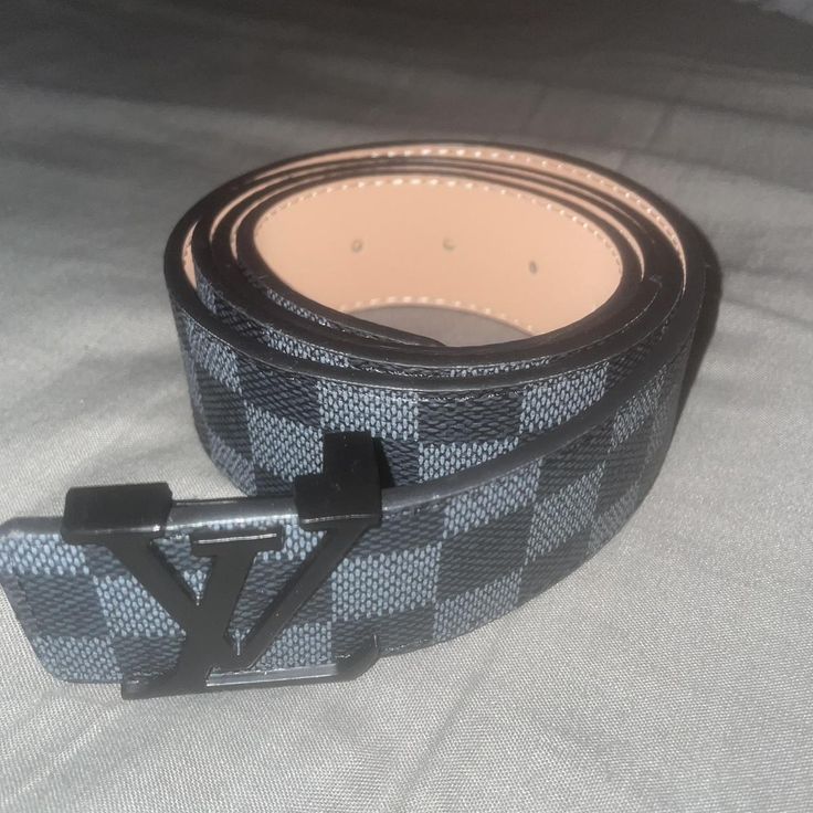 £1 LV Belts